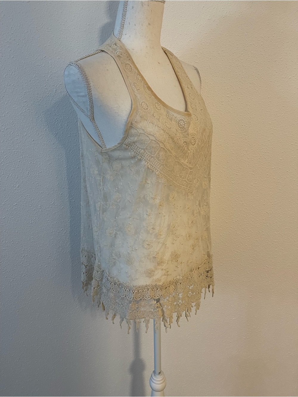 Lace Trim Cream Sleeveless Tank Top women’s large
